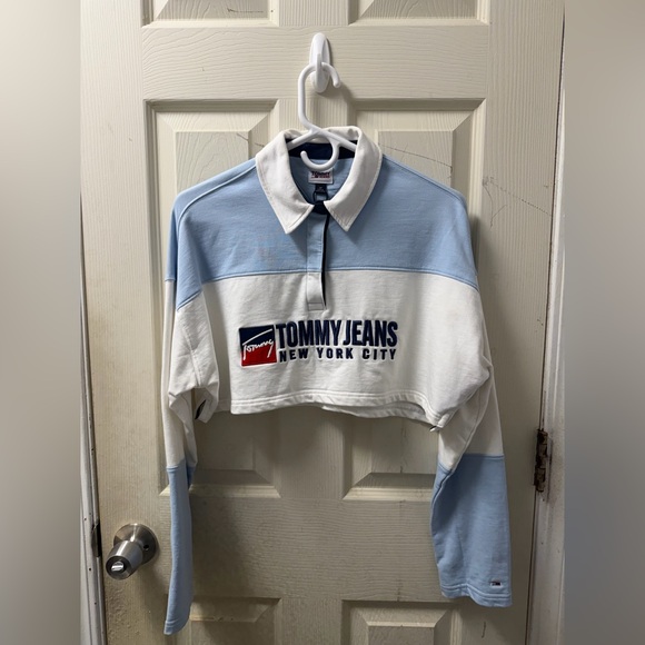 Tommy Hilfiger Tops - 💙 𝐓𝐨𝐦𝐦𝐲 𝐇𝐢𝐥𝐟𝐢𝐠𝐞𝐫 𝐂𝐫𝐨𝐩𝐩𝐞𝐝 𝐏𝐨𝐥𝐨